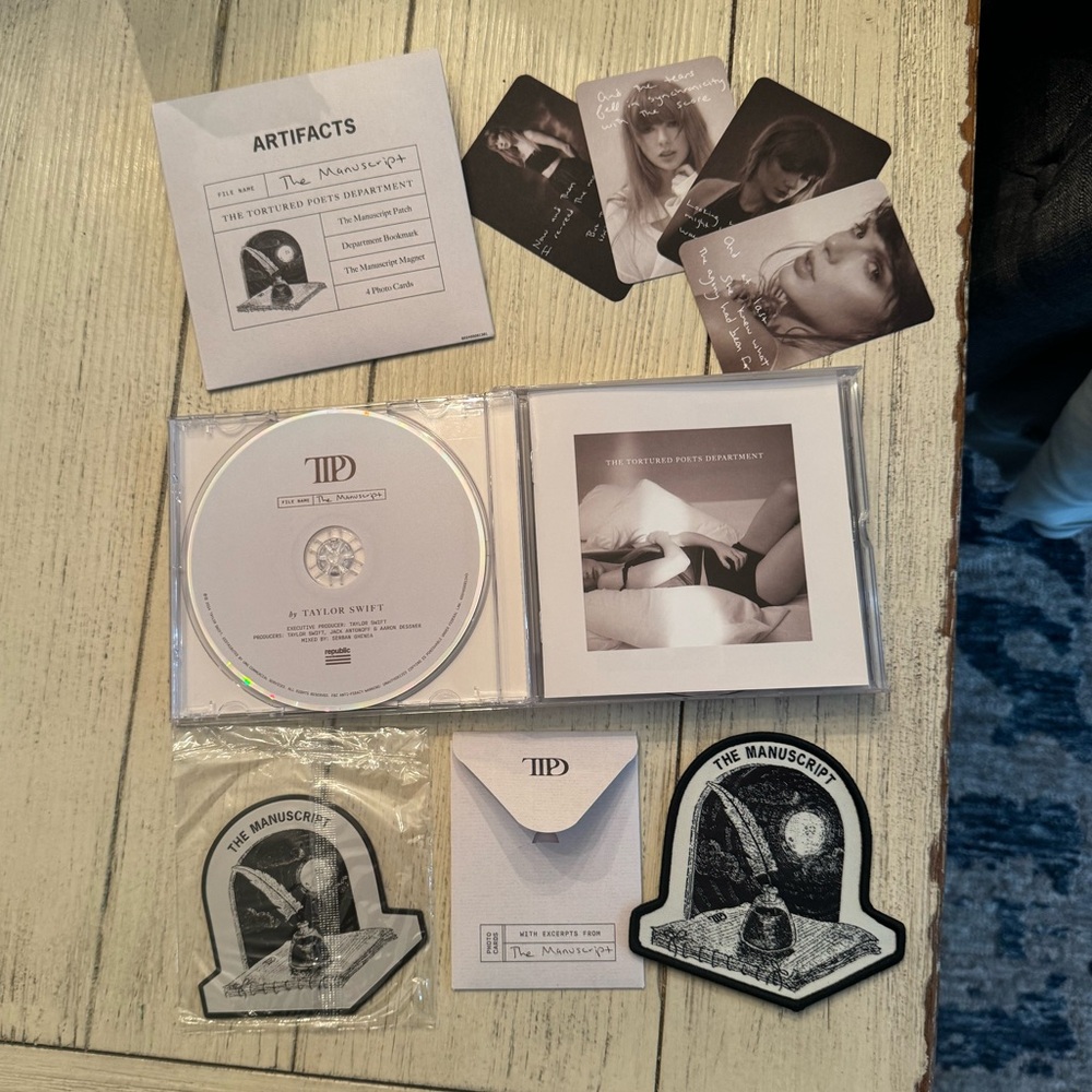 The Tortured Poets Department "The Manuscript" deluxe version W/O BOOKMARK